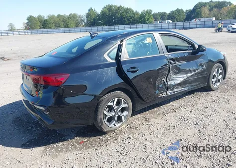 2021 Kia Forte Lxs z USA, uszkodzony, nr VIN 3KPF24AD8ME269860